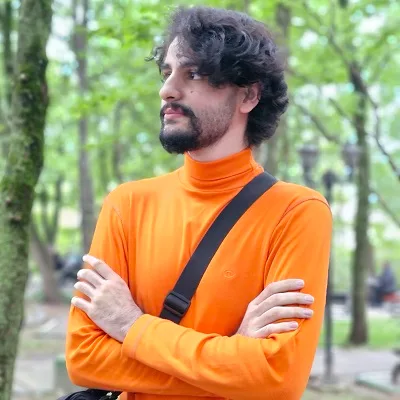 تصویر امیرحسین روحی، طراح با نظم و گرافیست عاشق کارش